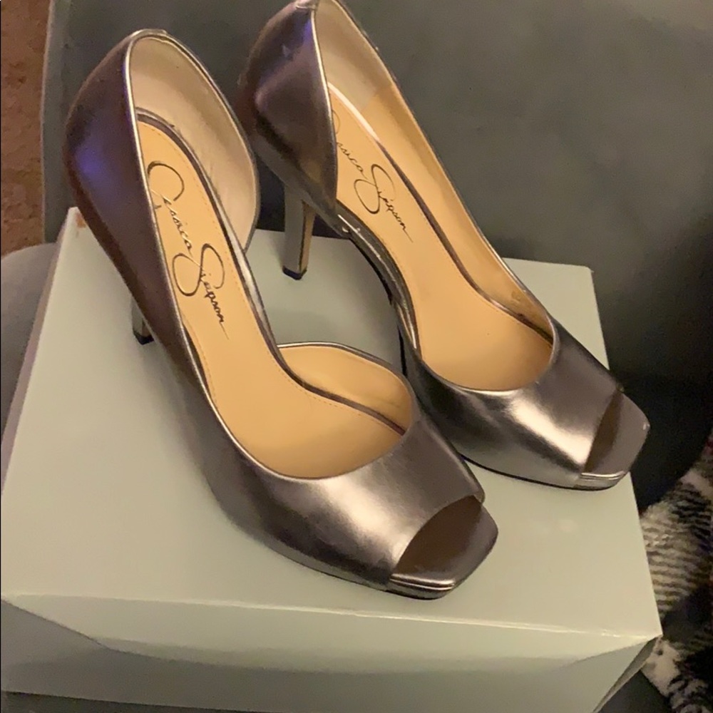 Jessica Simpson metallic silver heels size 8